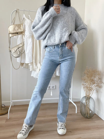 Kamila - Błyszczące jeansy slim fit z nutką glamour