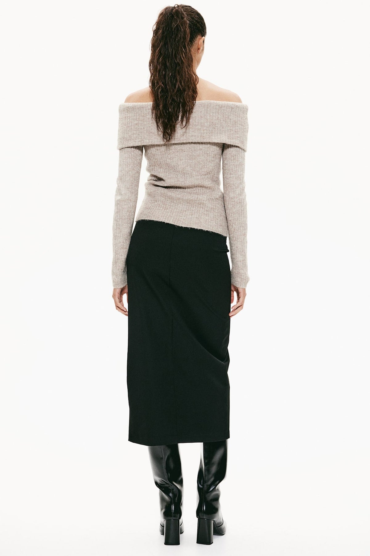 Soly | Sweter z odkrytymi ramionami