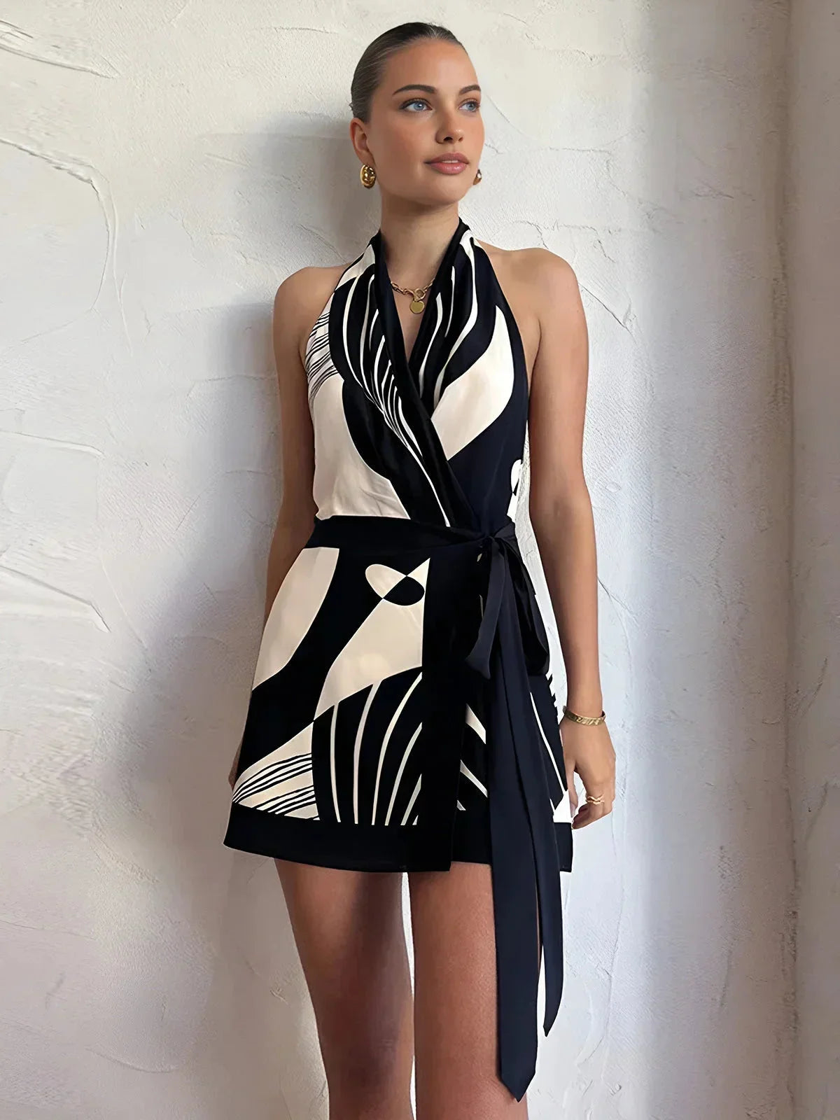 Lydia | Krótka sukienka damska czarno-biała kopertowa bez rękawów, elegancka i stylowa