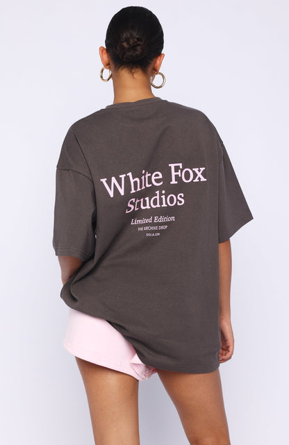 Leonora | Damski t-shirt oversize grafitowy wygodny casualowy